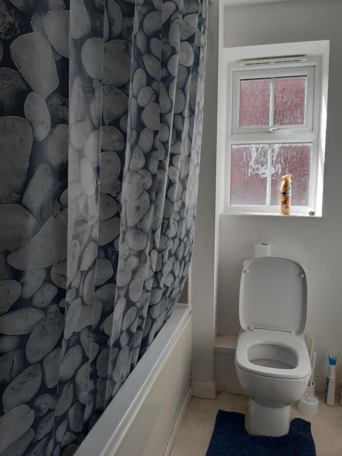 Our Guests Are Royal Apartamento Higham Ferrers Exterior foto